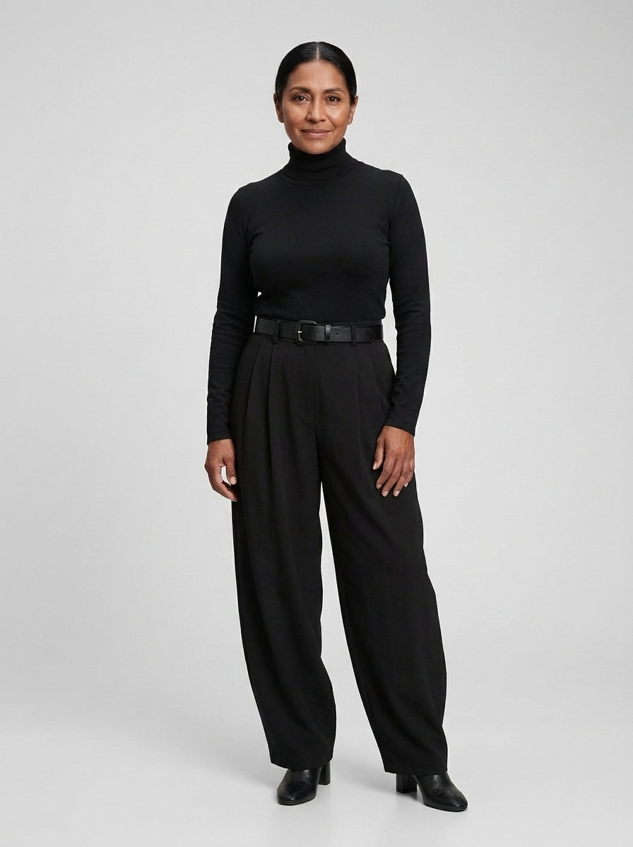Conjunto negro cuello alto y pantalón con cinturón - modelo