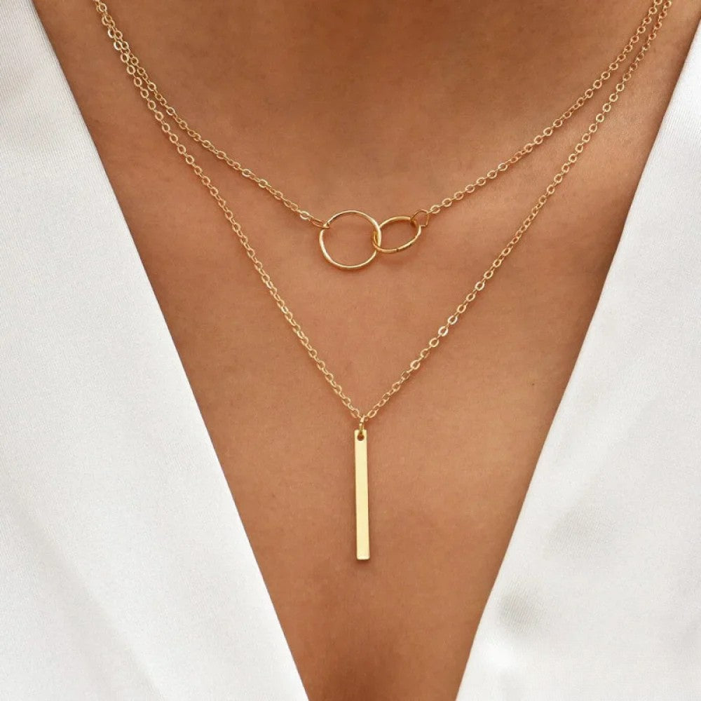 Collar retro dorado con colgante de doble aro