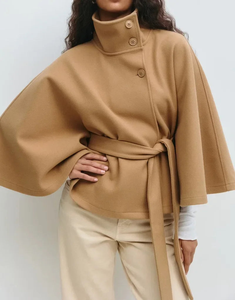Karah™ | Poncho de Cuello Alto con Cinturón