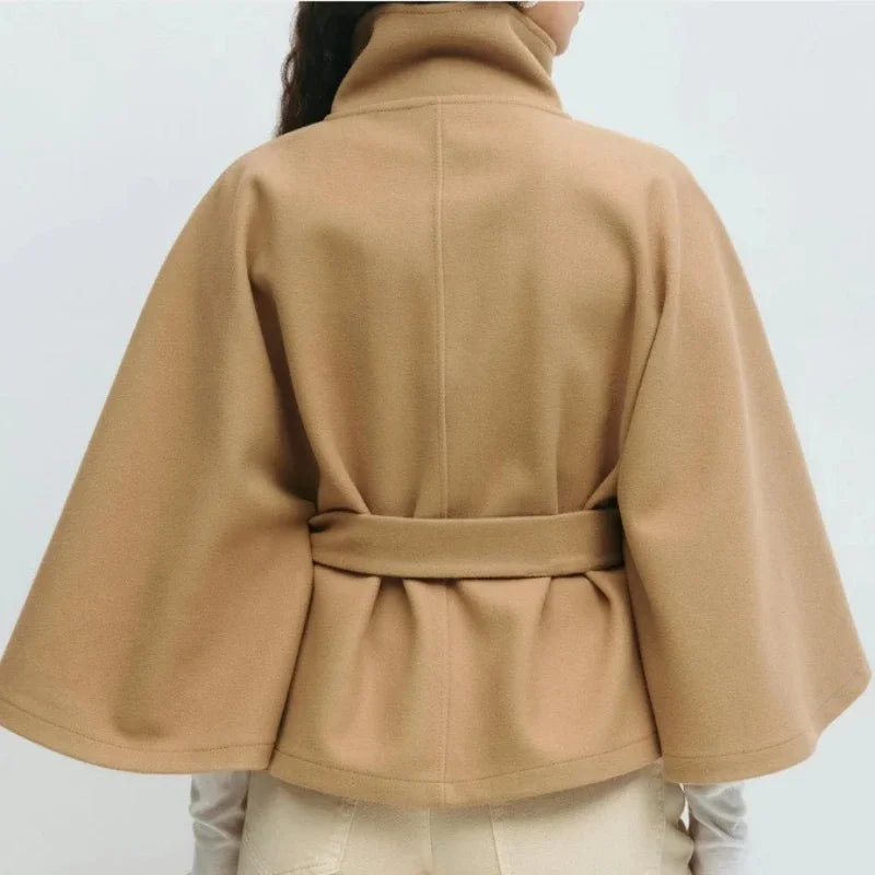 Karah™ | Poncho de Cuello Alto con Cinturón