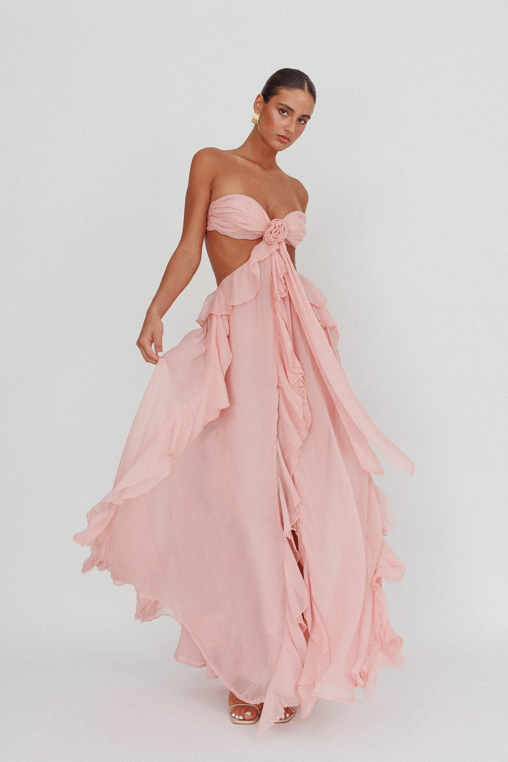 Chifón | Vestido maxi de chifón con recortes y volantes