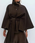 Karah™ | Poncho de Cuello Alto con Cinturón