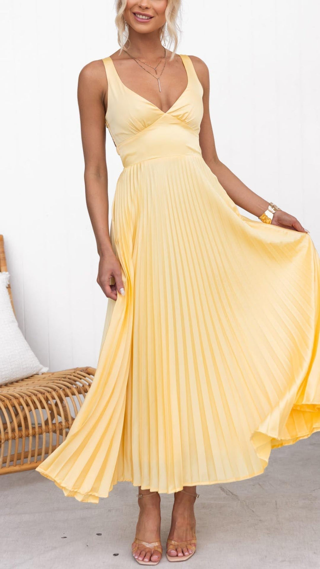 Malka™ | Vestido largo plisado con escote en V