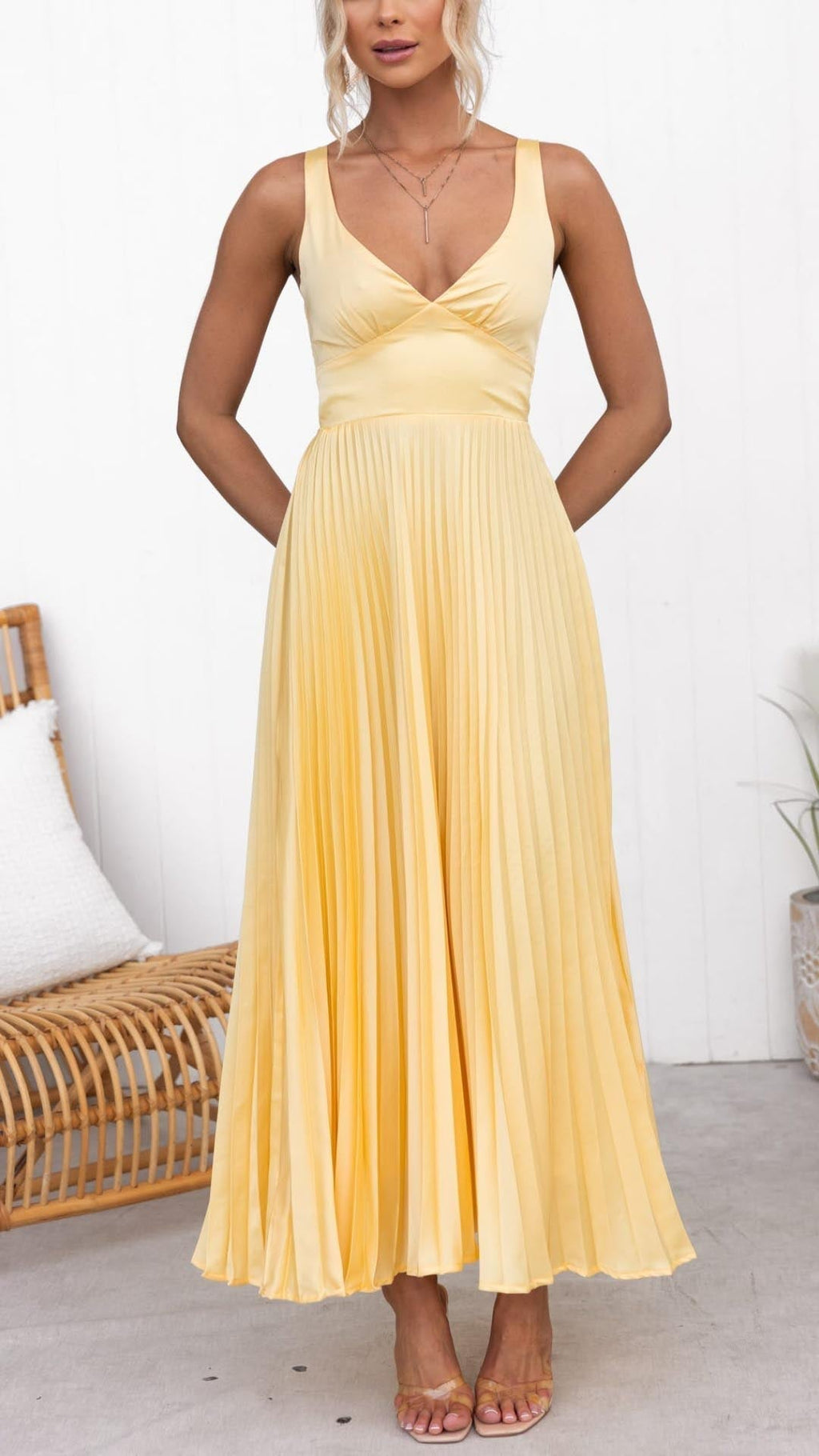 Malka™ | Vestido largo plisado con escote en V