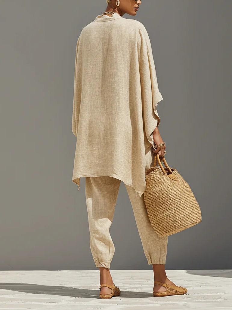 Conjunto minimalista en khaki claro con top de dobladillo asimétrico y pantalones jogger