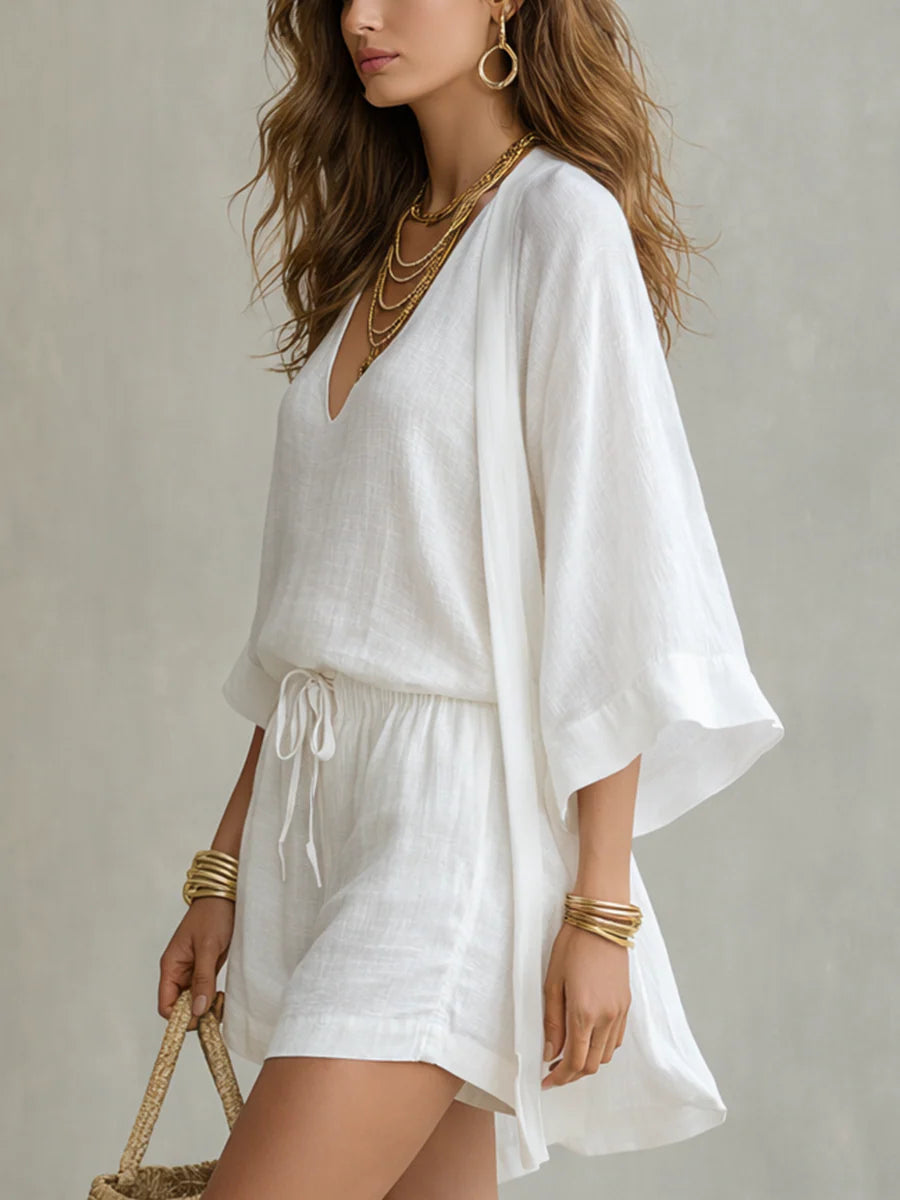 Conjunto de tres piezas: cárdigan blanco holgado y pantalones cortos con cordón