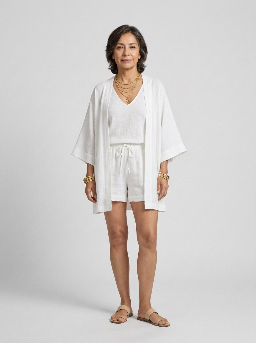 Conjunto cárdigan blanco y pantalones cortos - modelo