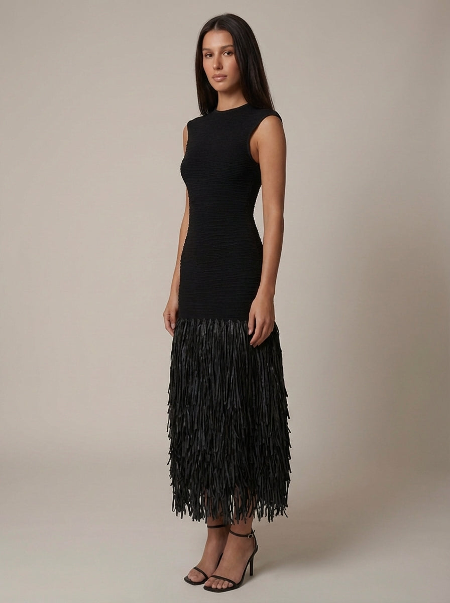 Vestido negro con flecos
